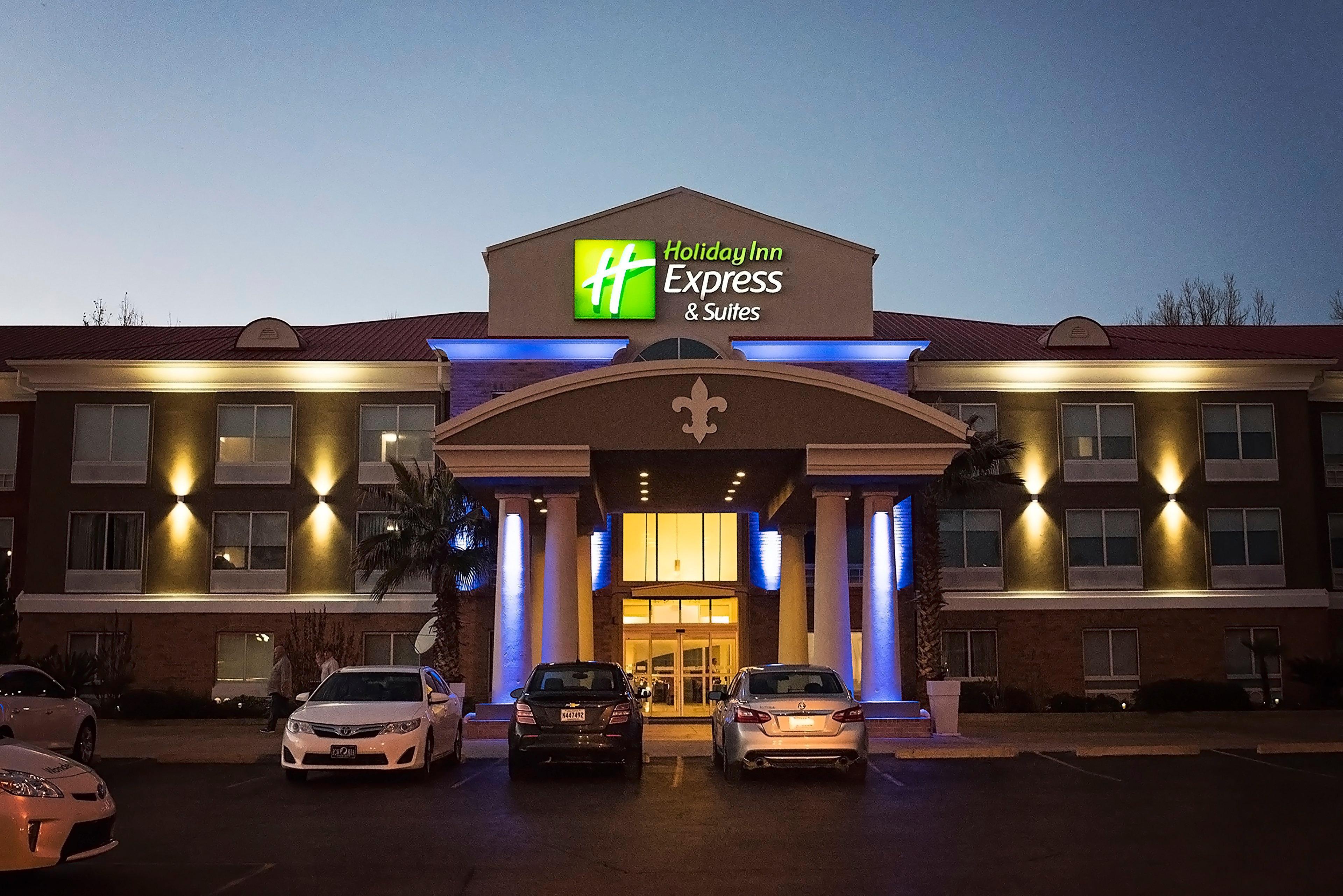 Holiday Inn Express & Suites Alexandria, An Ihg Hotel Exterior photo