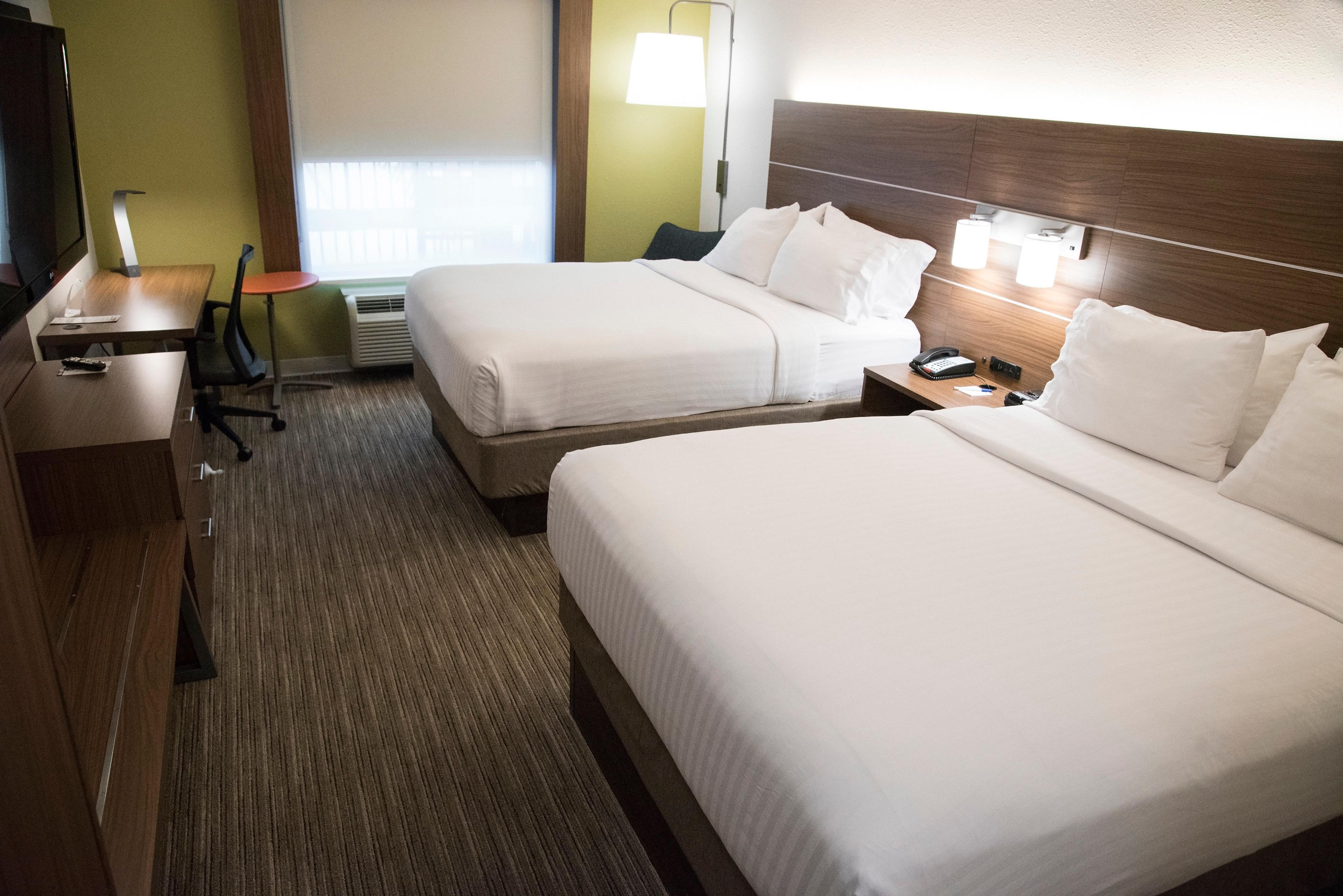Holiday Inn Express & Suites Alexandria, An Ihg Hotel Exterior photo