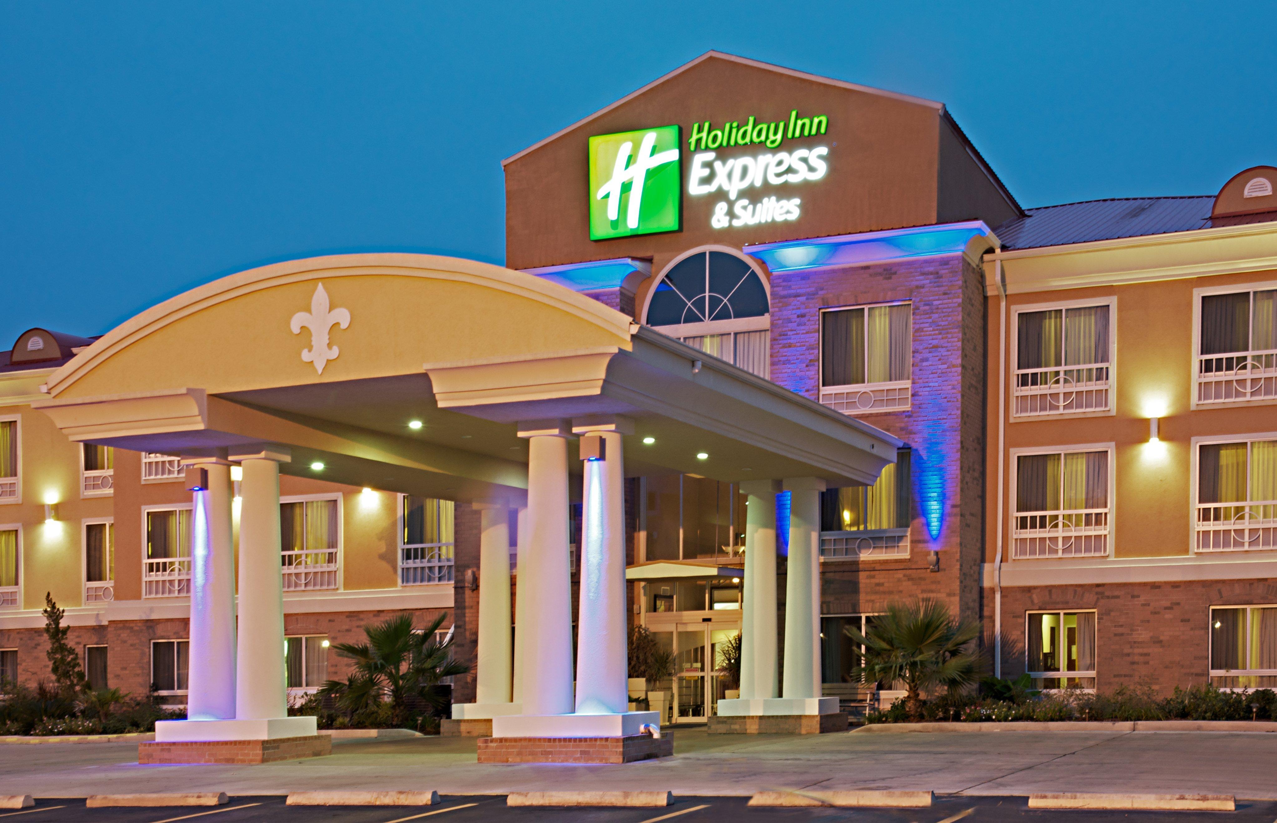 Holiday Inn Express & Suites Alexandria, An Ihg Hotel Exterior photo