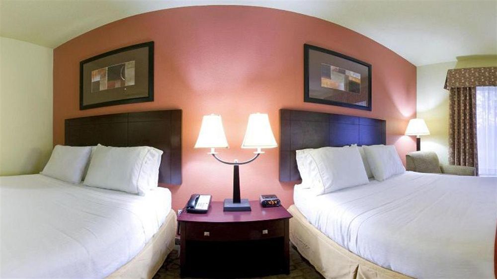 Holiday Inn Express & Suites Alexandria, An Ihg Hotel Exterior photo